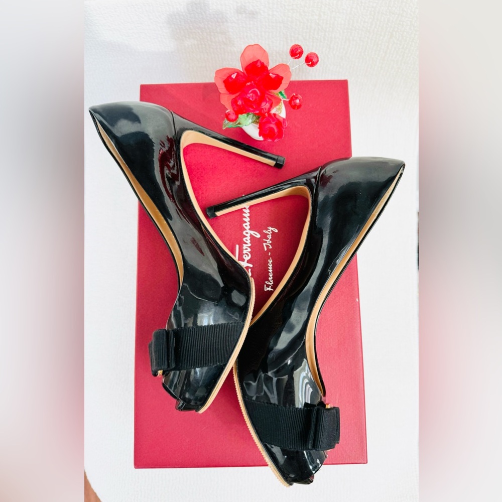 Ferragamo Pumps Size 6 - Picture 4 of 9